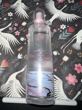 Manna Kadar Hydrating Face Mist - Pink & Clear Bottle